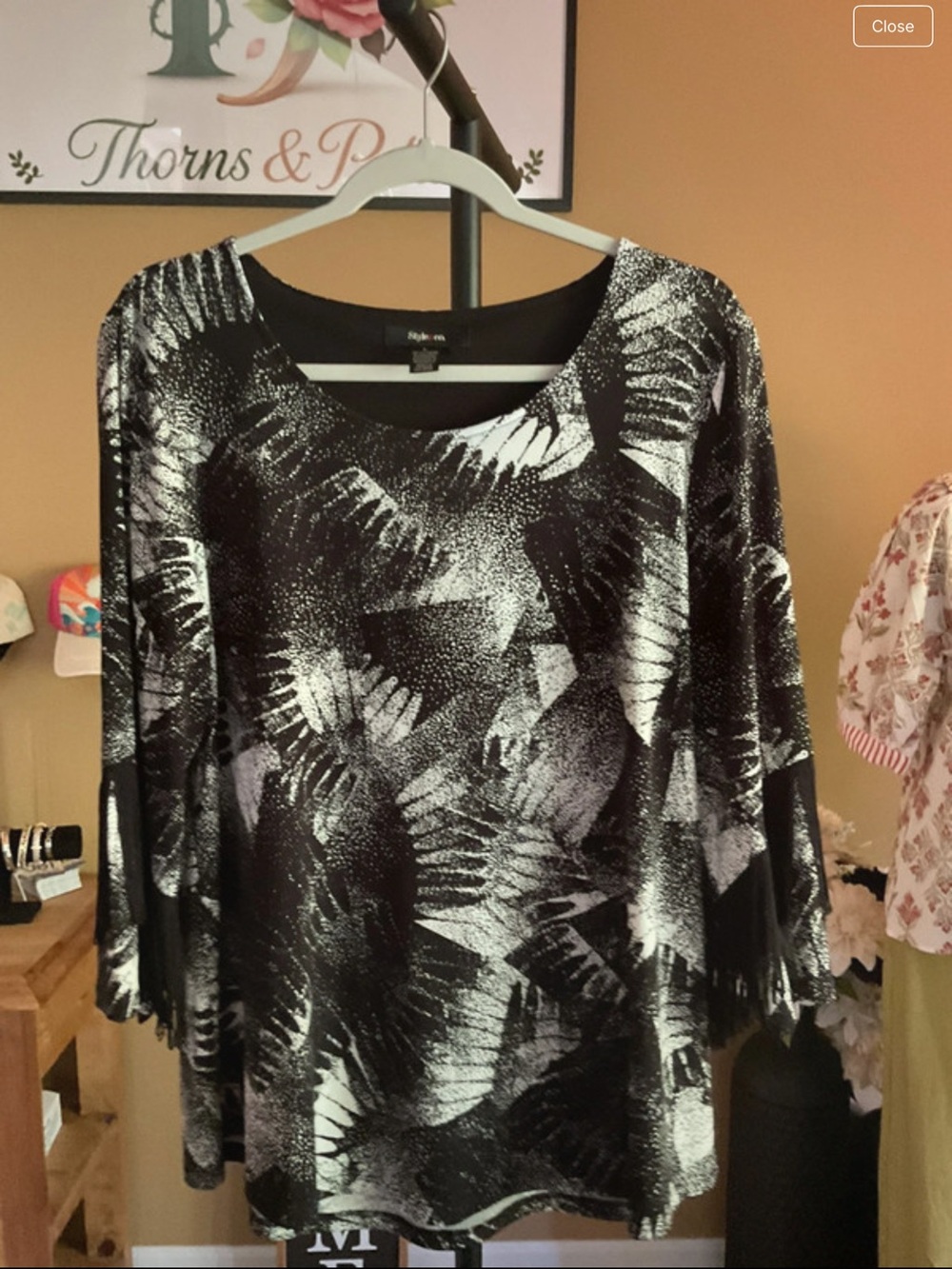 Style & Co Black & White Abstract Scoop Neck Long Sleeve Top